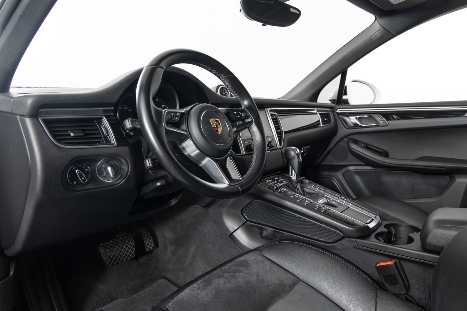 Used 2018 Porsche Macan AWD/4WD image 14