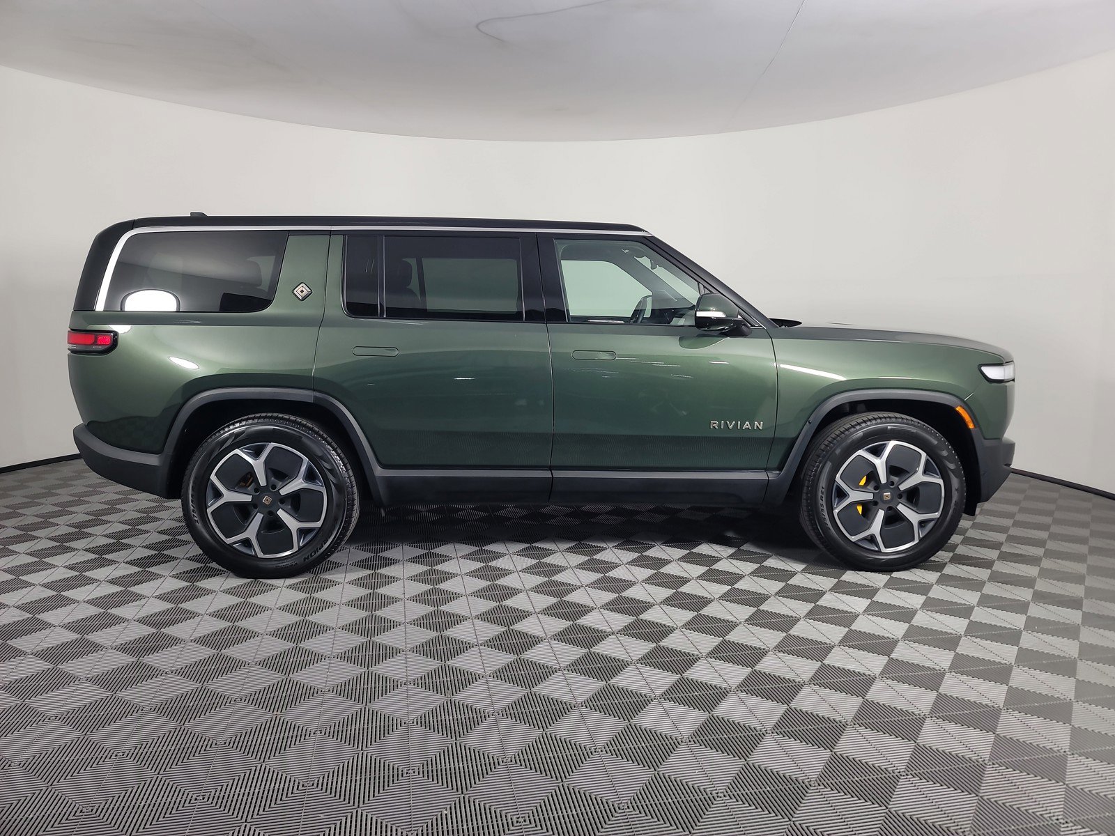 Used 2024 Rivian R1S Adventure AWD/4WD image 6