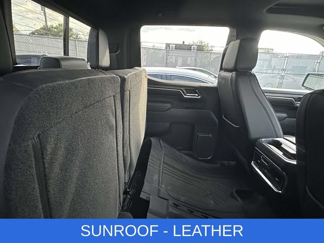 Used 2025 Chevrolet Silverado 1500 High Country w/ Technology Package AWD/4WD image 3