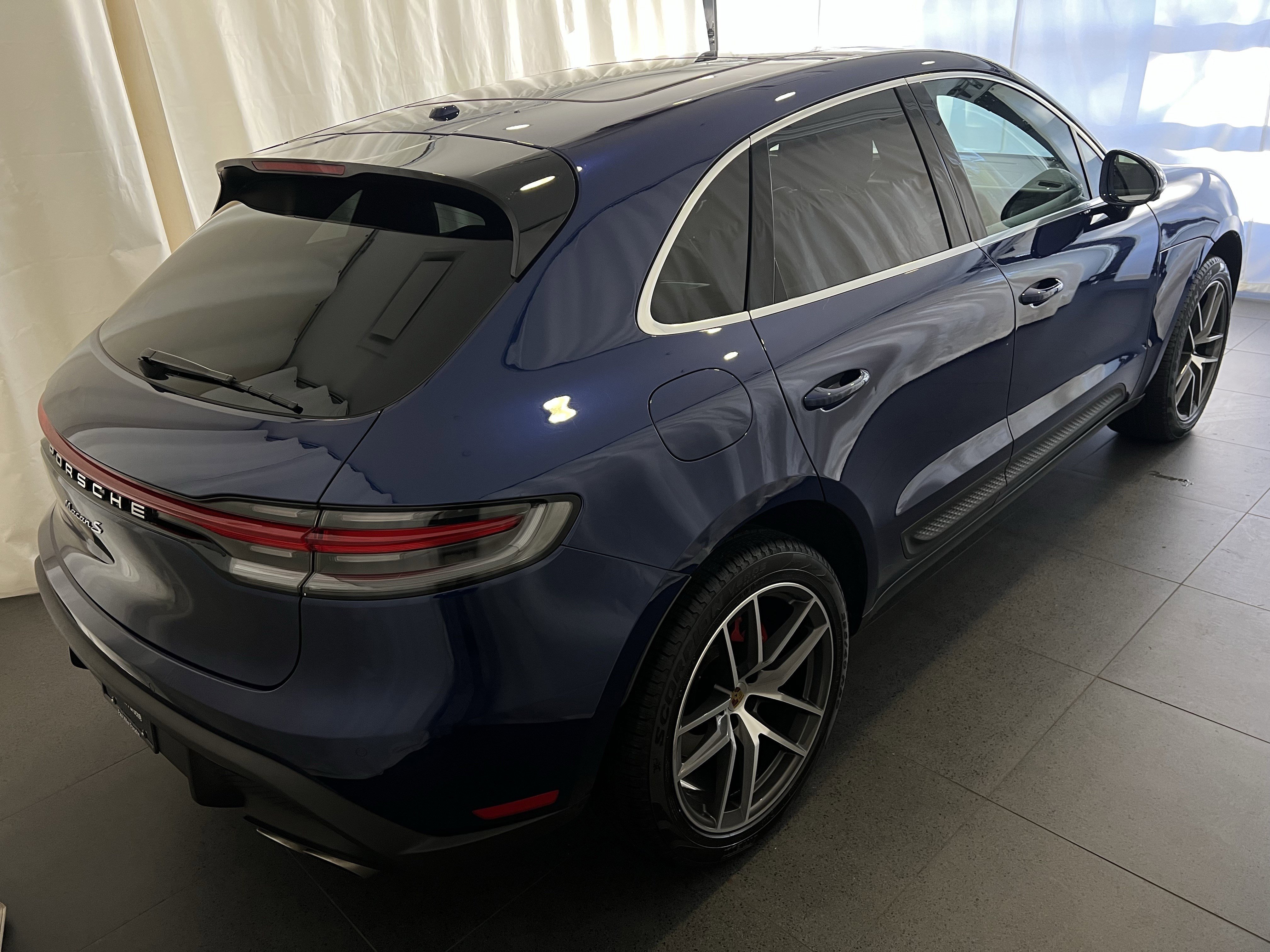 Certified 2023 Porsche Macan S image 9