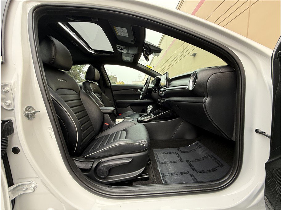 Used 2024 Kia Forte GT-Line w/ GT-Line Premium Package image 12