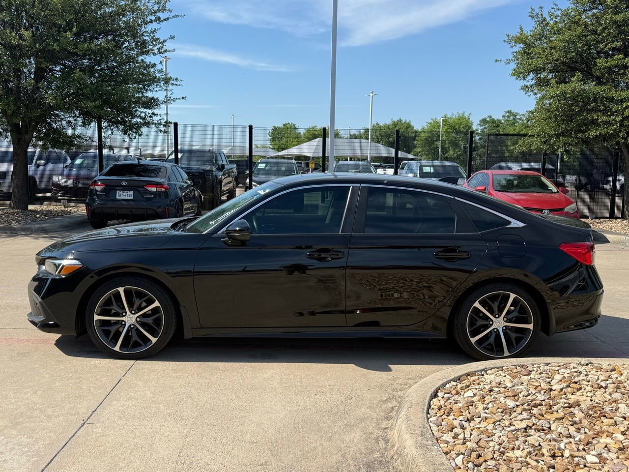 Used 2022 Honda Civic Touring image 2