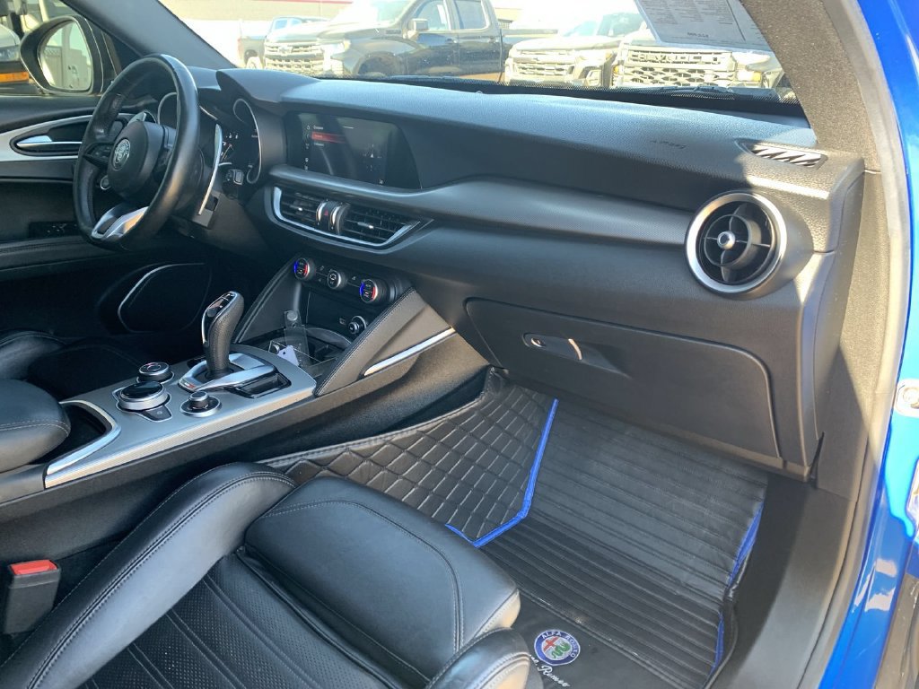 Used 2020 Alfa Romeo Stelvio Ti Sport w/ Quick Order Package 22S Sport AWD/4WD image 28