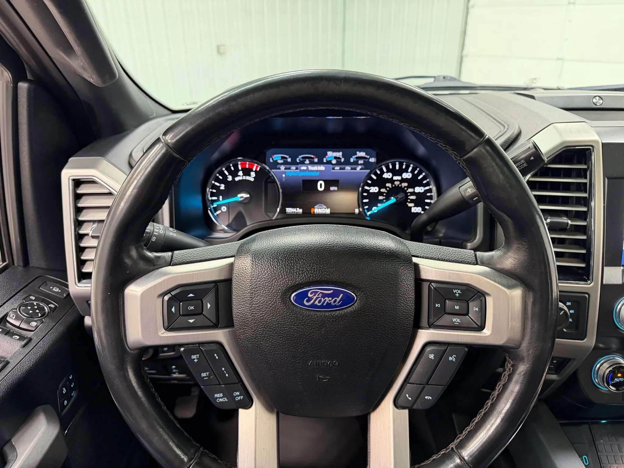 Used 2021 Ford F450 Platinum w/ FX4 Off-Road Package image 20