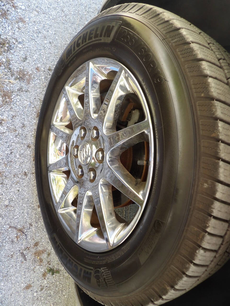 Used 2011 Buick Enclave CXL image 16