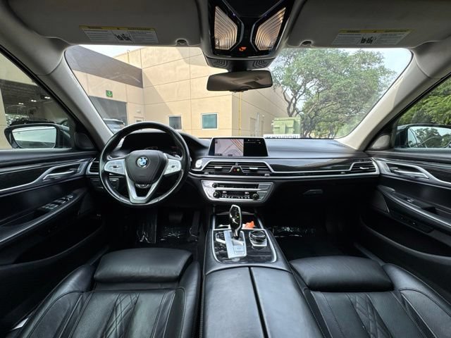Used 2021 BMW 740i w/ Premium Package RWD image 11