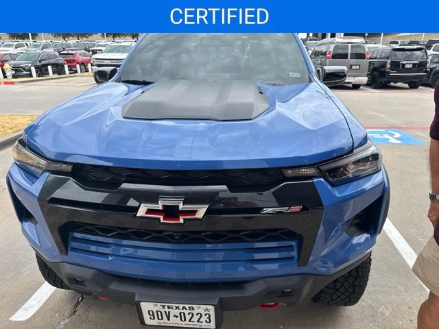 Used 2025 Chevrolet Colorado ZR2 w/ Technology Package AWD/4WD image 2