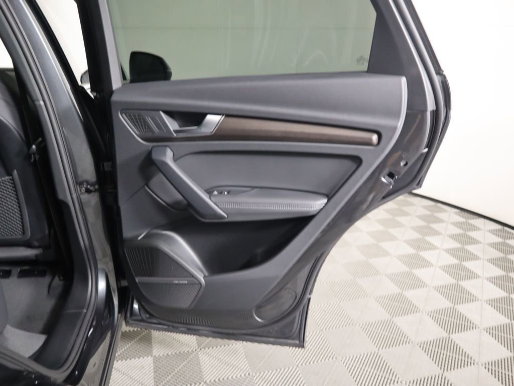 Used 2025 Audi Q5 e Premium Plus w/ Premium Plus Package image 29