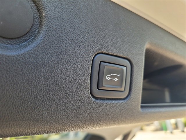 Used 2023 Chevrolet Equinox LT w/ Driver Convenience Package image 28