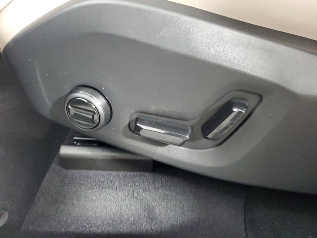 New 2026 Volvo XC60 B5 Plus w/ Climate Package image 22