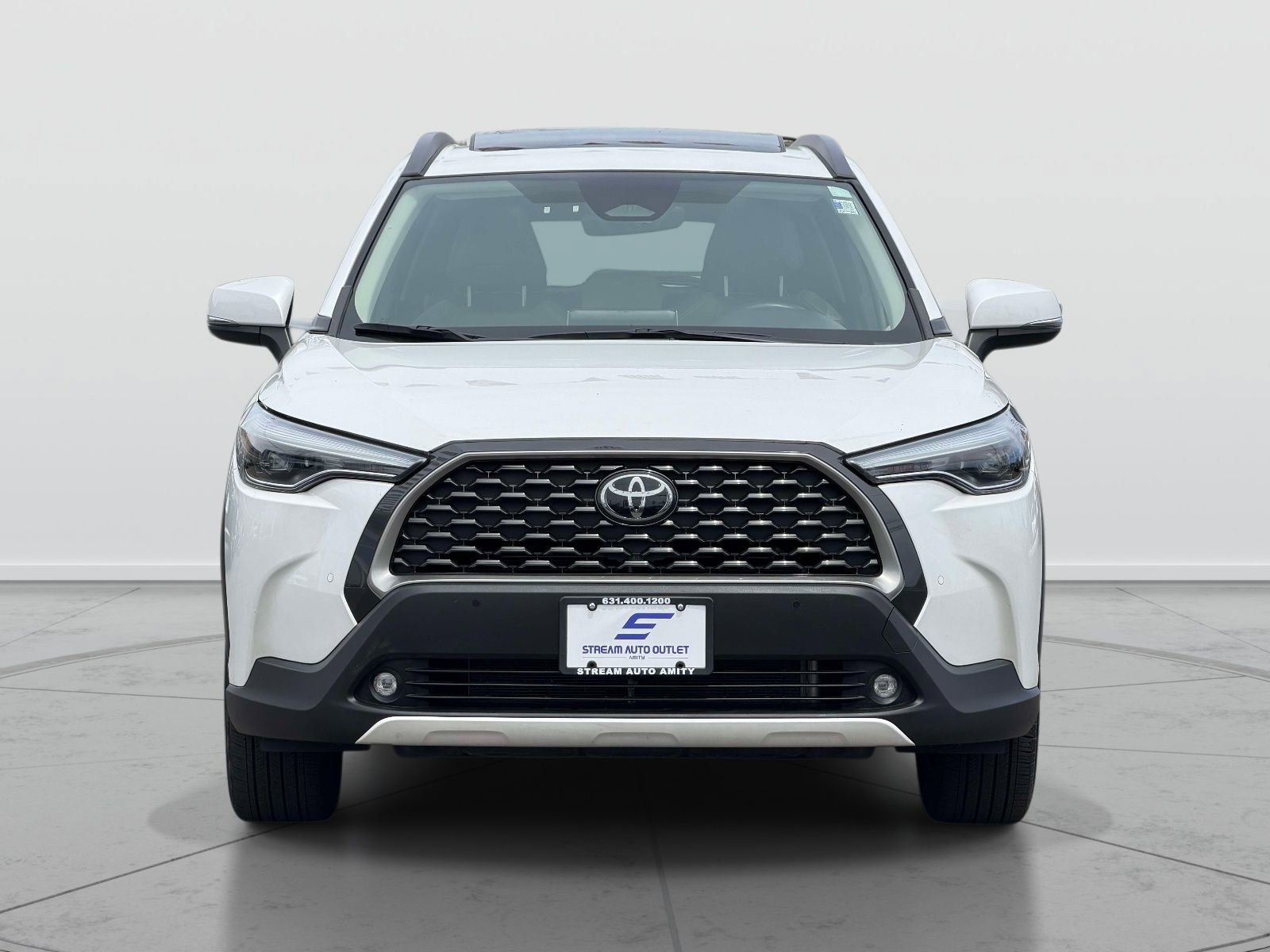 Used 2023 Toyota Corolla Cross XLE w/ Convenience Package AWD/4WD image 2