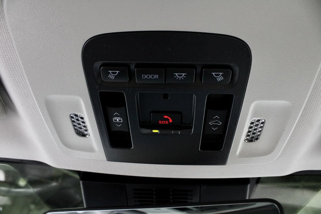 Used 2025 Toyota Camry XLE AWD/4WD image 35