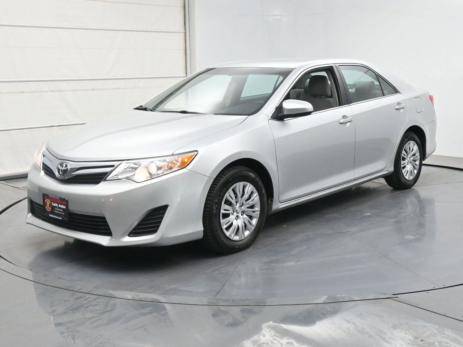 Used 2014 Toyota Camry LE FWD image 1