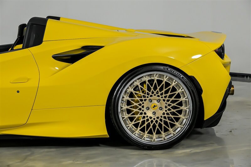 Used 2021 Ferrari F8 Tributo RWD image 9