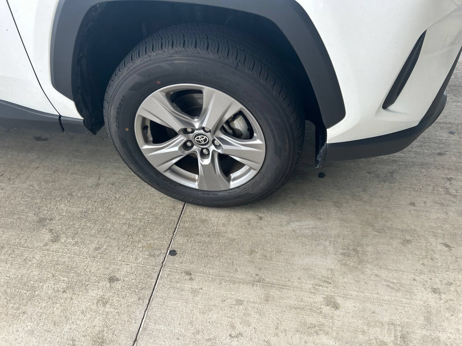 Used 2025 Toyota RAV4 XLE FWD image 5