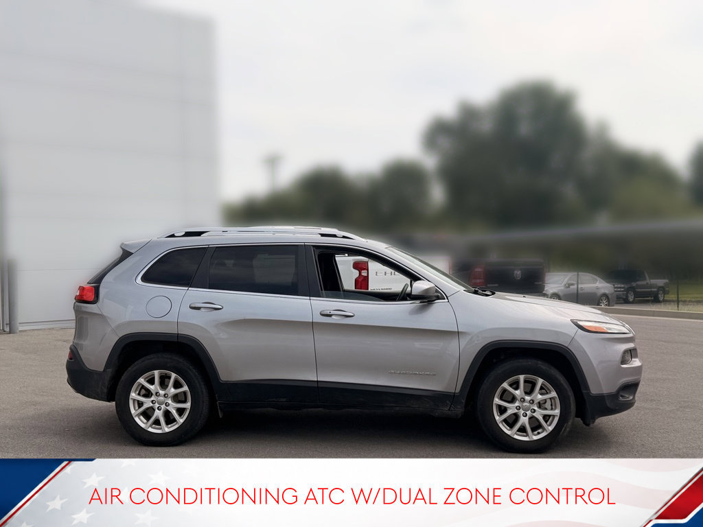 Used 2017 Jeep Cherokee Latitude AWD/4WD image 4