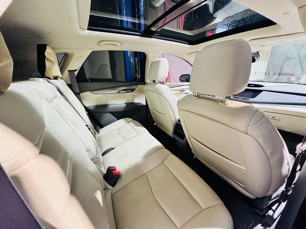 Used 2017 Cadillac XT5 Luxury w/ Driver Awareness Package FWD image 12