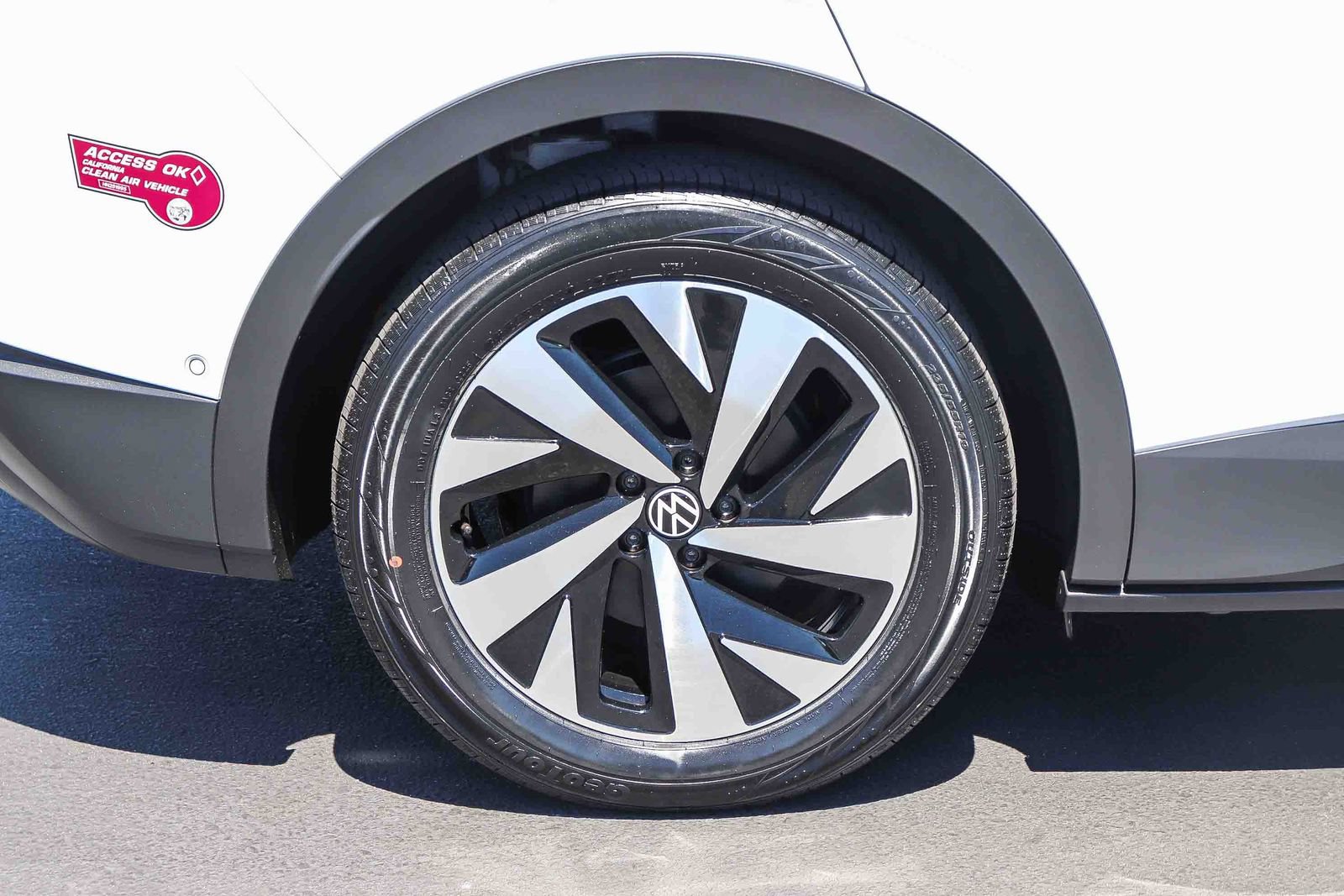 Used 2024 Volkswagen ID.4 2WD image 9