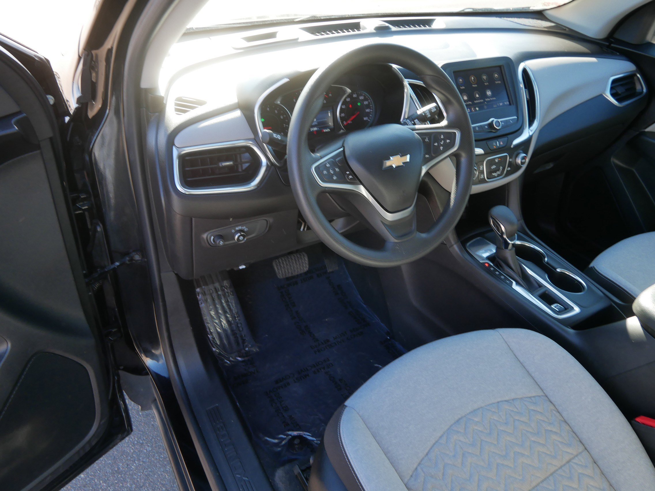 Used 2023 Chevrolet Equinox LS w/ LS Convenience Package image 19