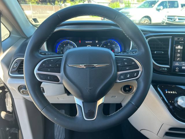 Used 2023 Chrysler Pacifica Touring-L FWD image 20