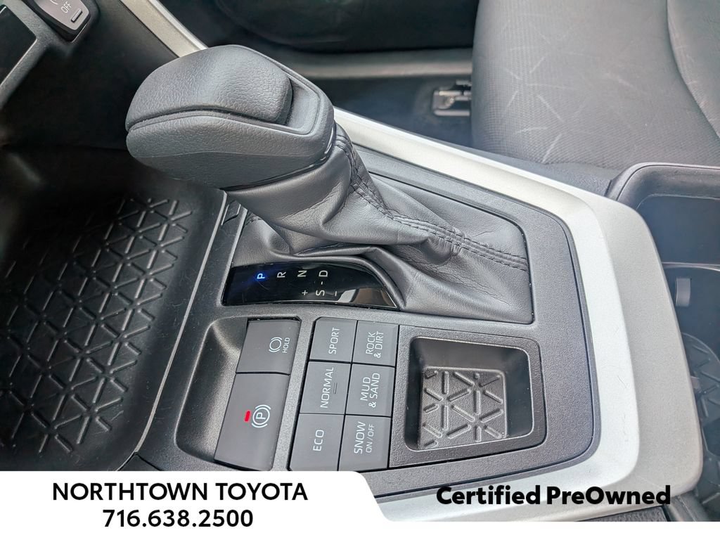 Used 2025 Toyota RAV4 XLE AWD/4WD image 21