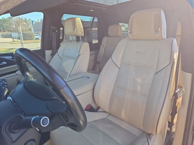 Used 2021 Cadillac Escalade Premium Luxury image 17