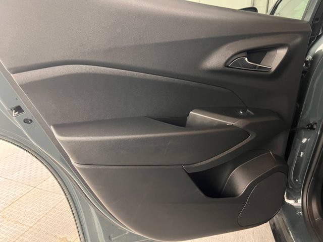 Used 2025 Chevrolet Trax LT FWD image 26