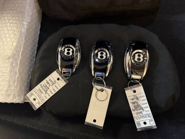 Used 2025 Bentley Flying Spur Plug-In Hybrid AWD/4WD image 51