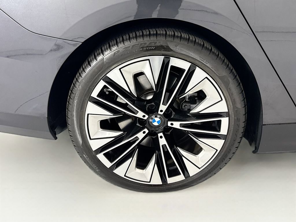 Certified 2026 BMW i5 eDrive40 w/ Premium Package RWD image 32