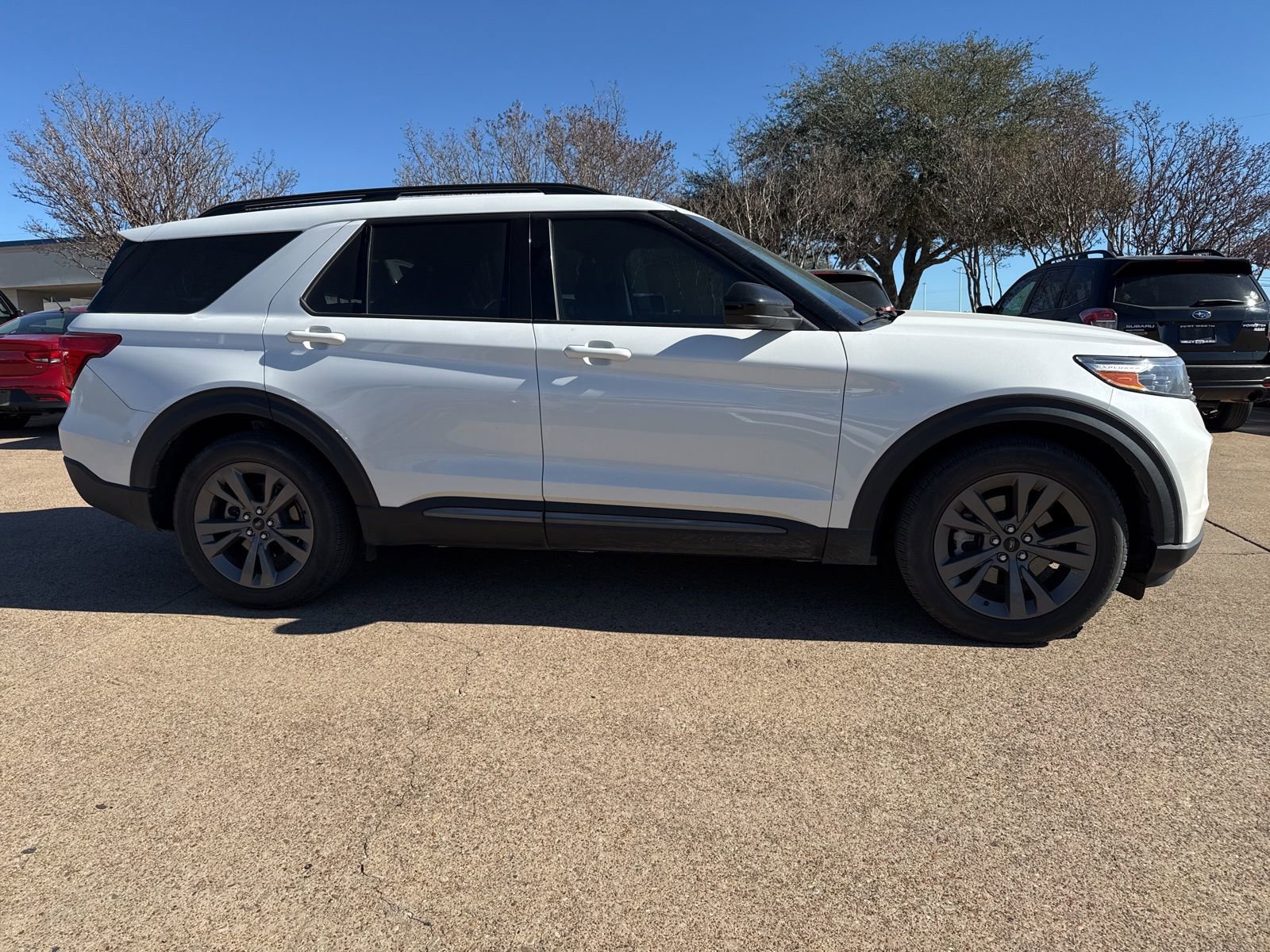 Used 2022 Ford Explorer XLT w/ Equipment Group 202A image 8