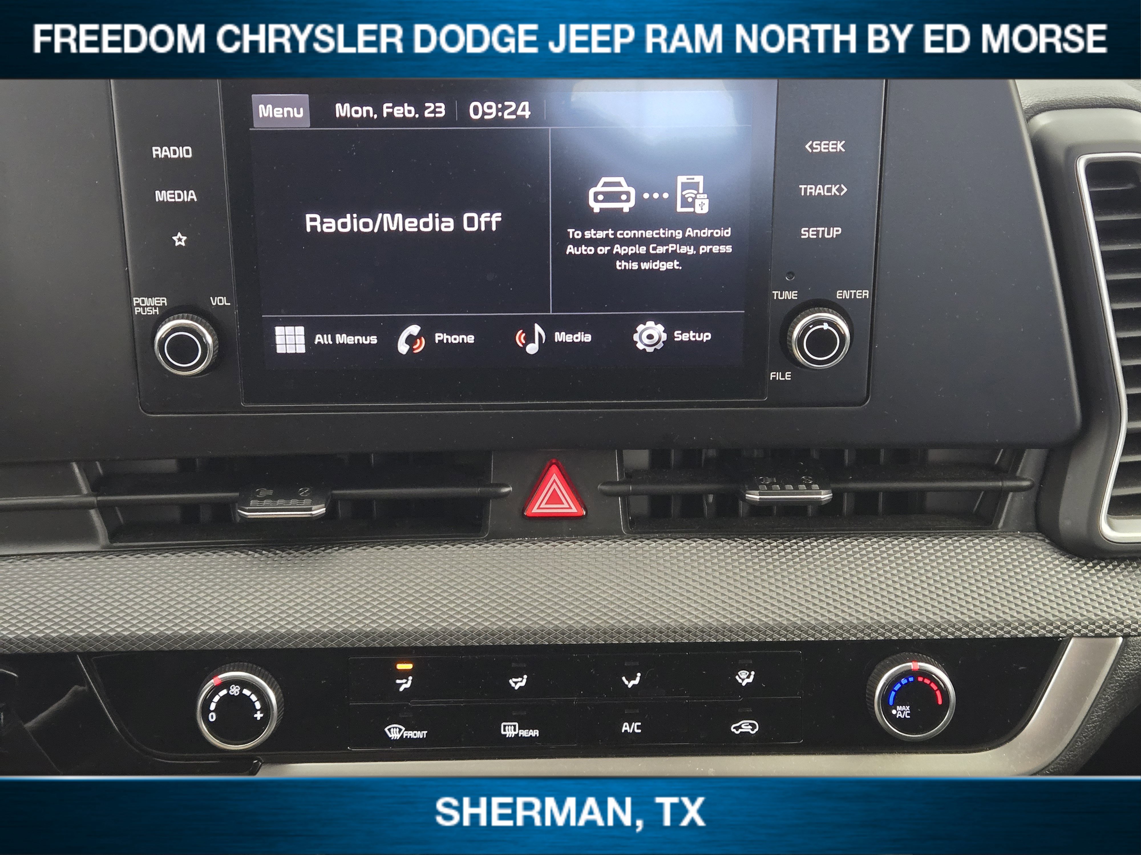 Used 2024 Kia Sportage LX image 11