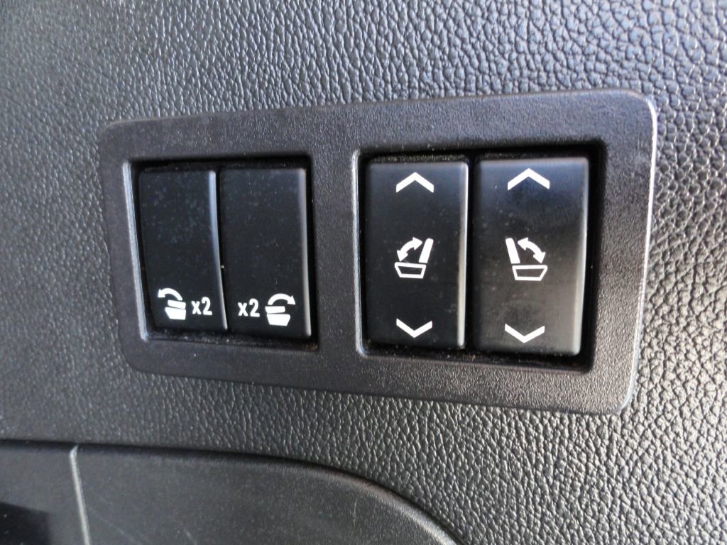 Used 2018 GMC Yukon Denali image 30