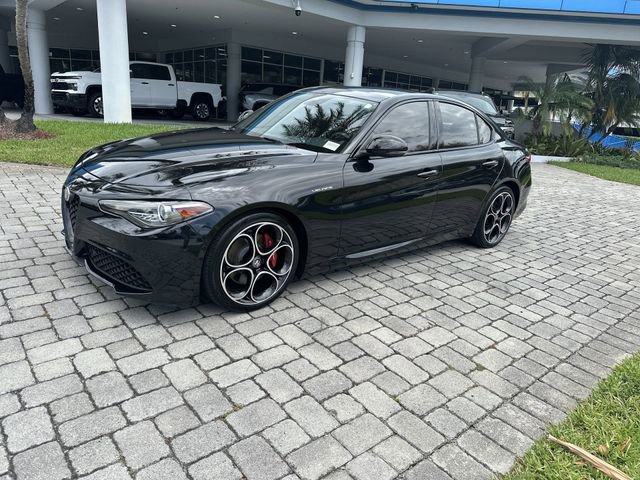 Used 2022 Alfa Romeo Giulia Veloce RWD image 21