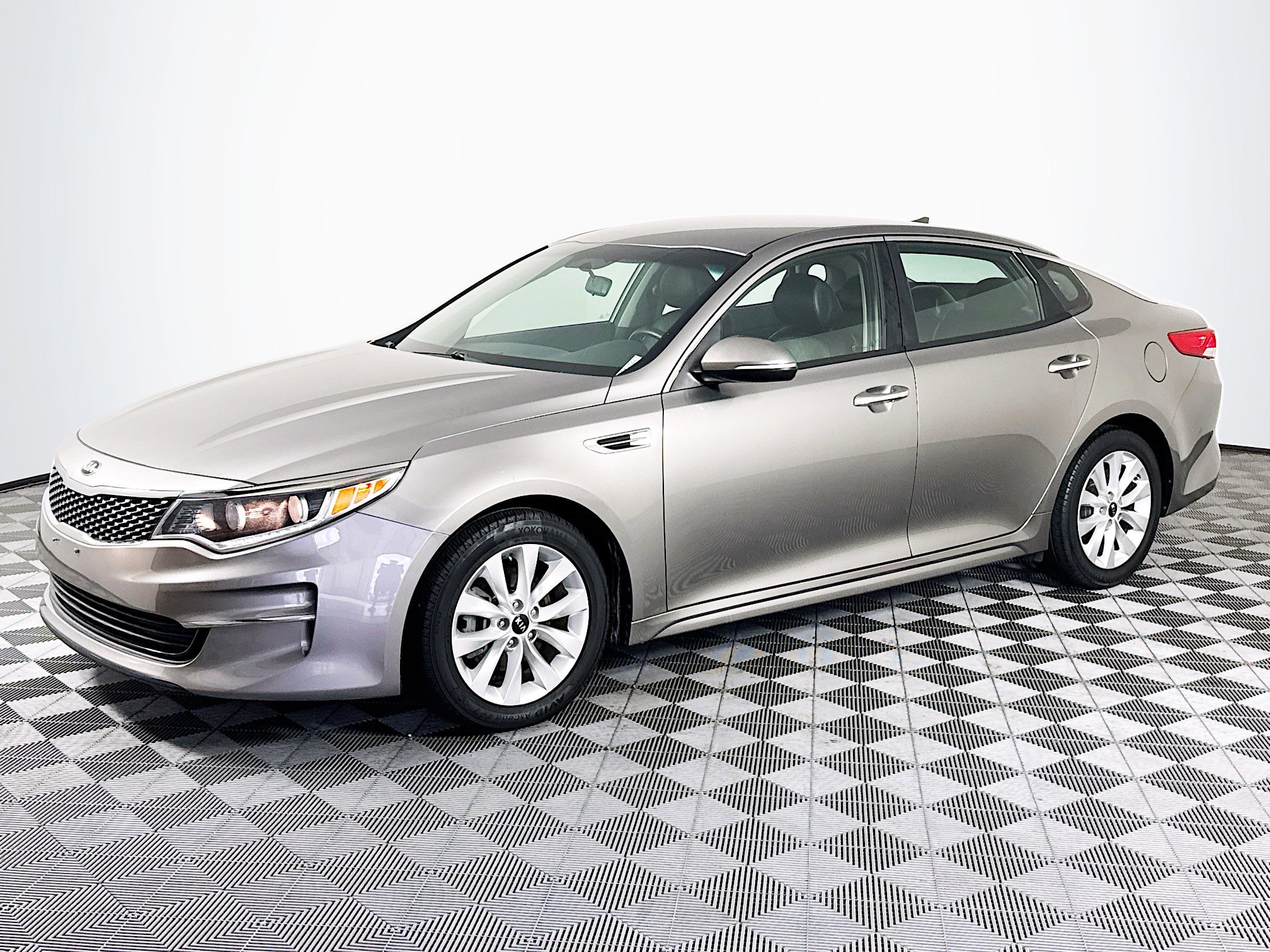 Used 2016 Kia Optima EX image 4