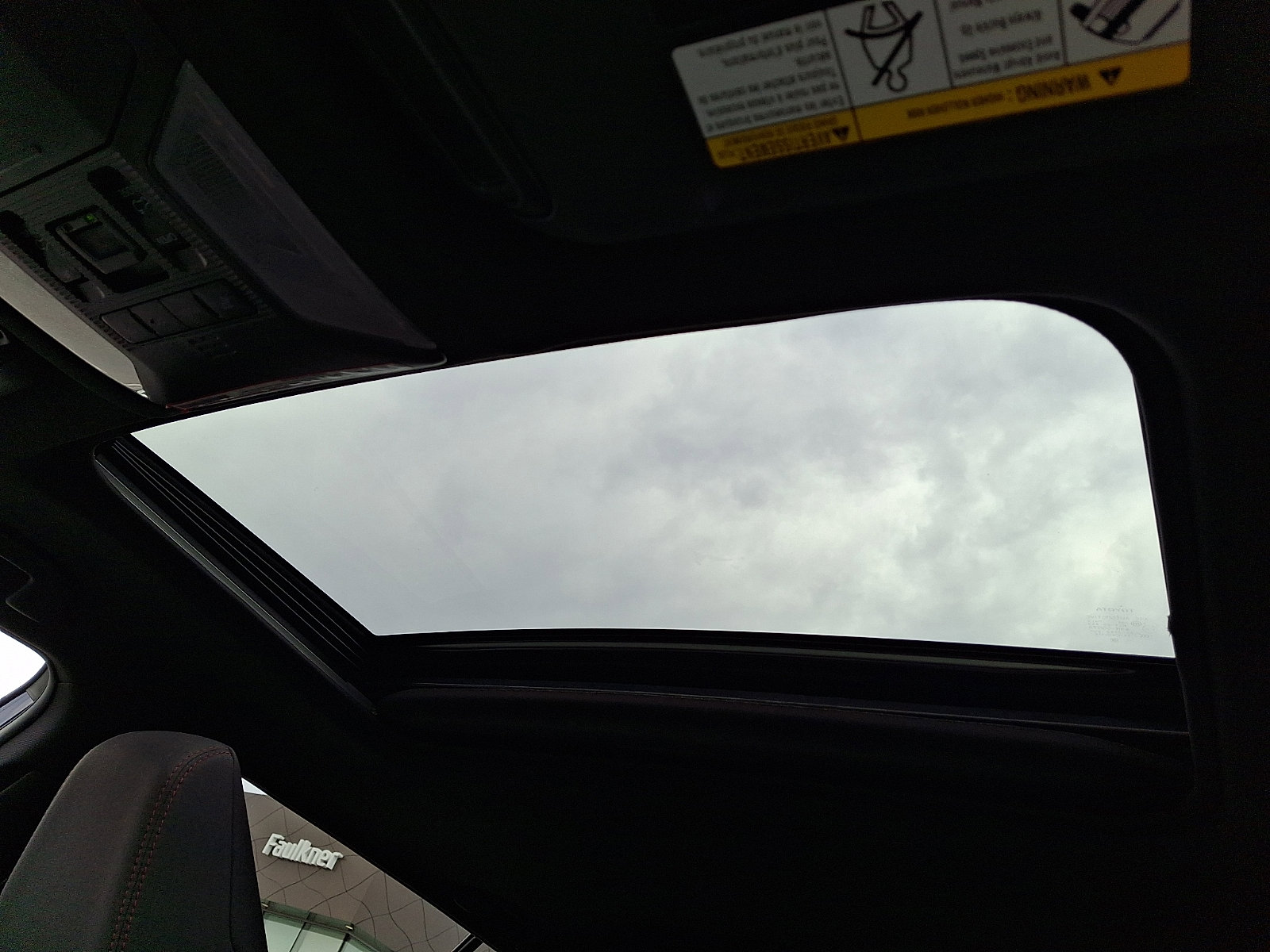 Used 2023 Toyota RAV4 SE w/ Weather & Moonroof Package image 14