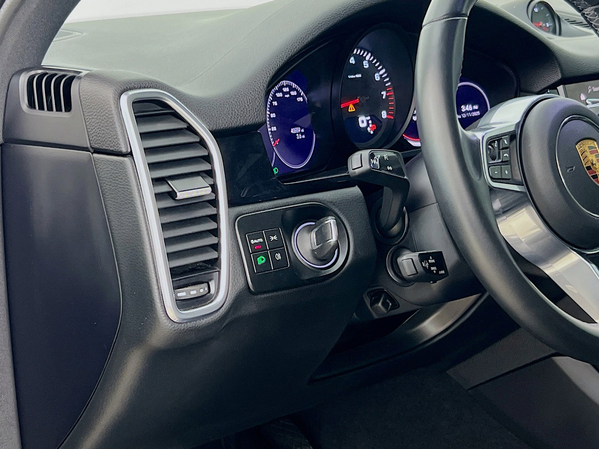 Used 2023 Porsche Cayenne Platinum Edition image 10