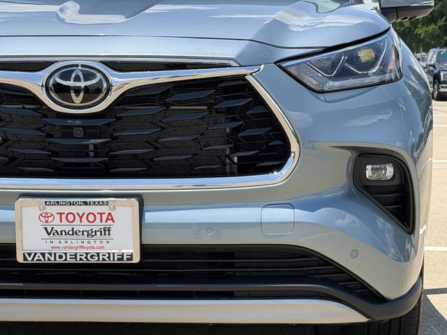 Used 2024 Toyota Highlander Platinum FWD image 8