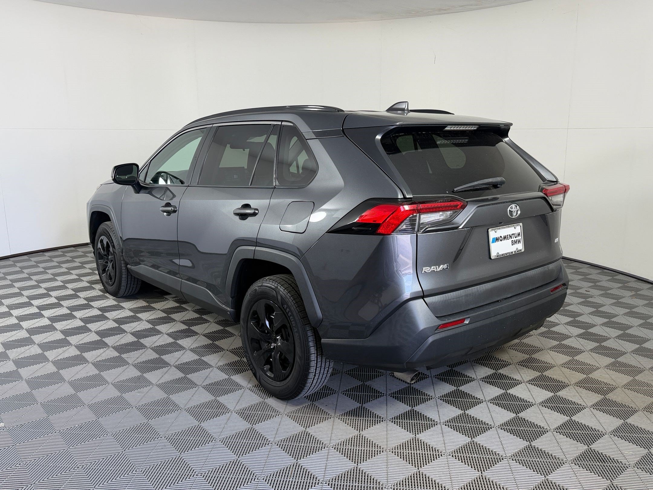 Used 2021 Toyota RAV4 LE FWD image 3