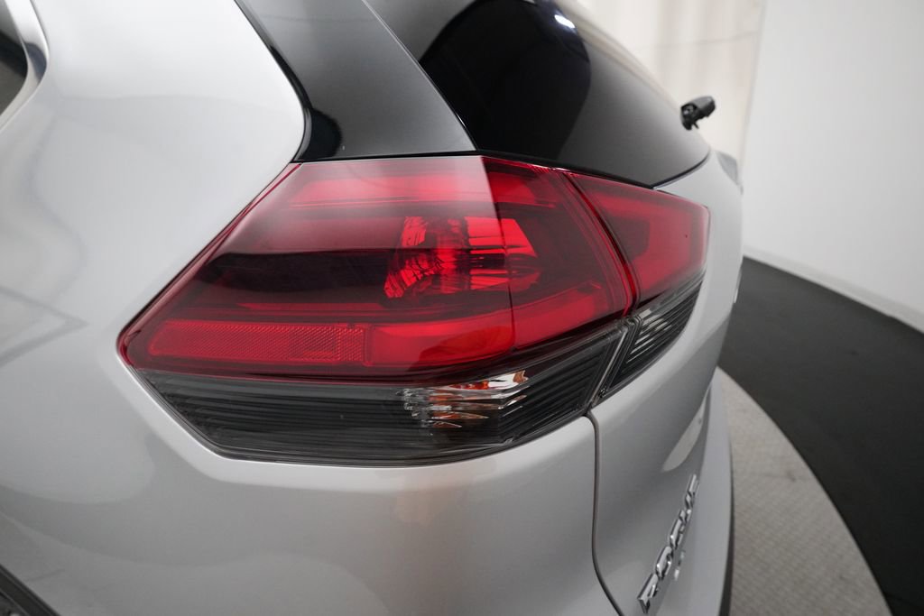 Used 2019 Nissan Rogue SL image 32