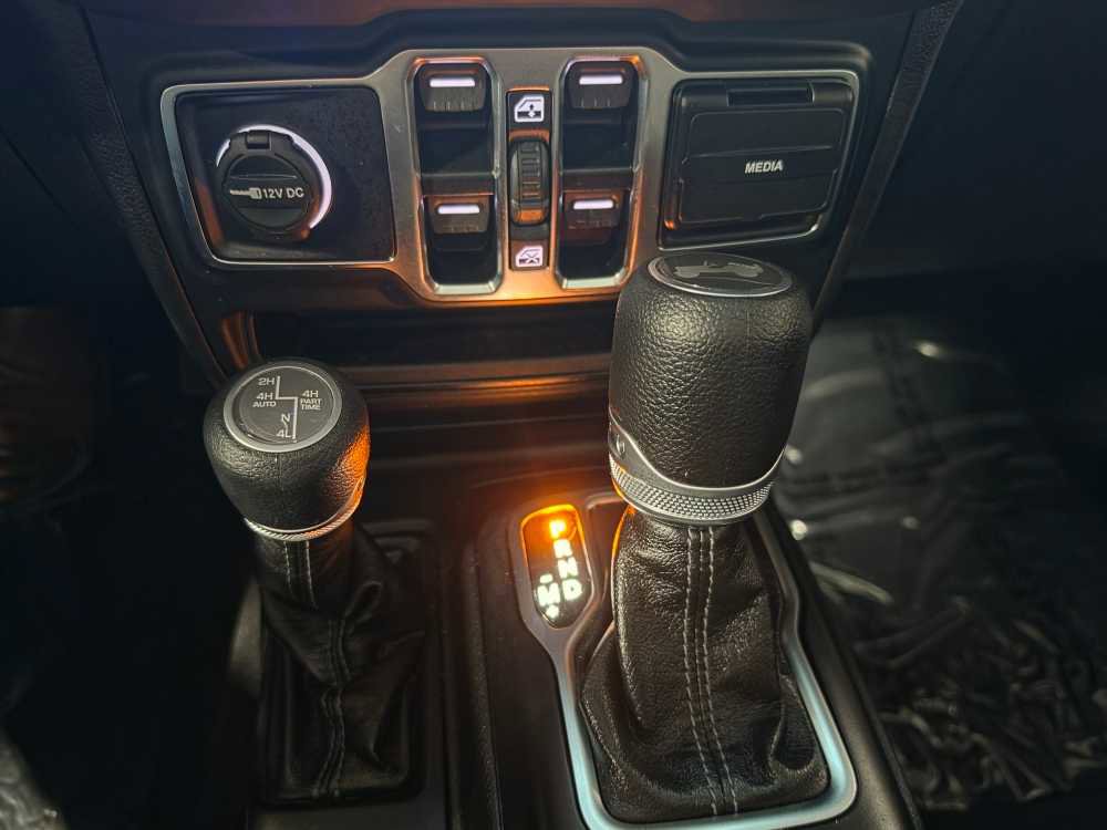 Used 2025 Jeep Wrangler Unlimited Sahara AWD/4WD image 22