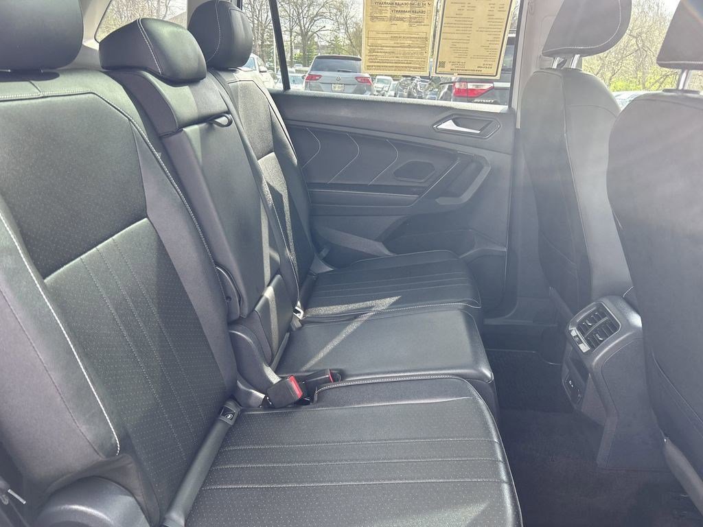 Certified 2023 Volkswagen Tiguan SE w/ Panoramic Sunroof Package FWD image 6