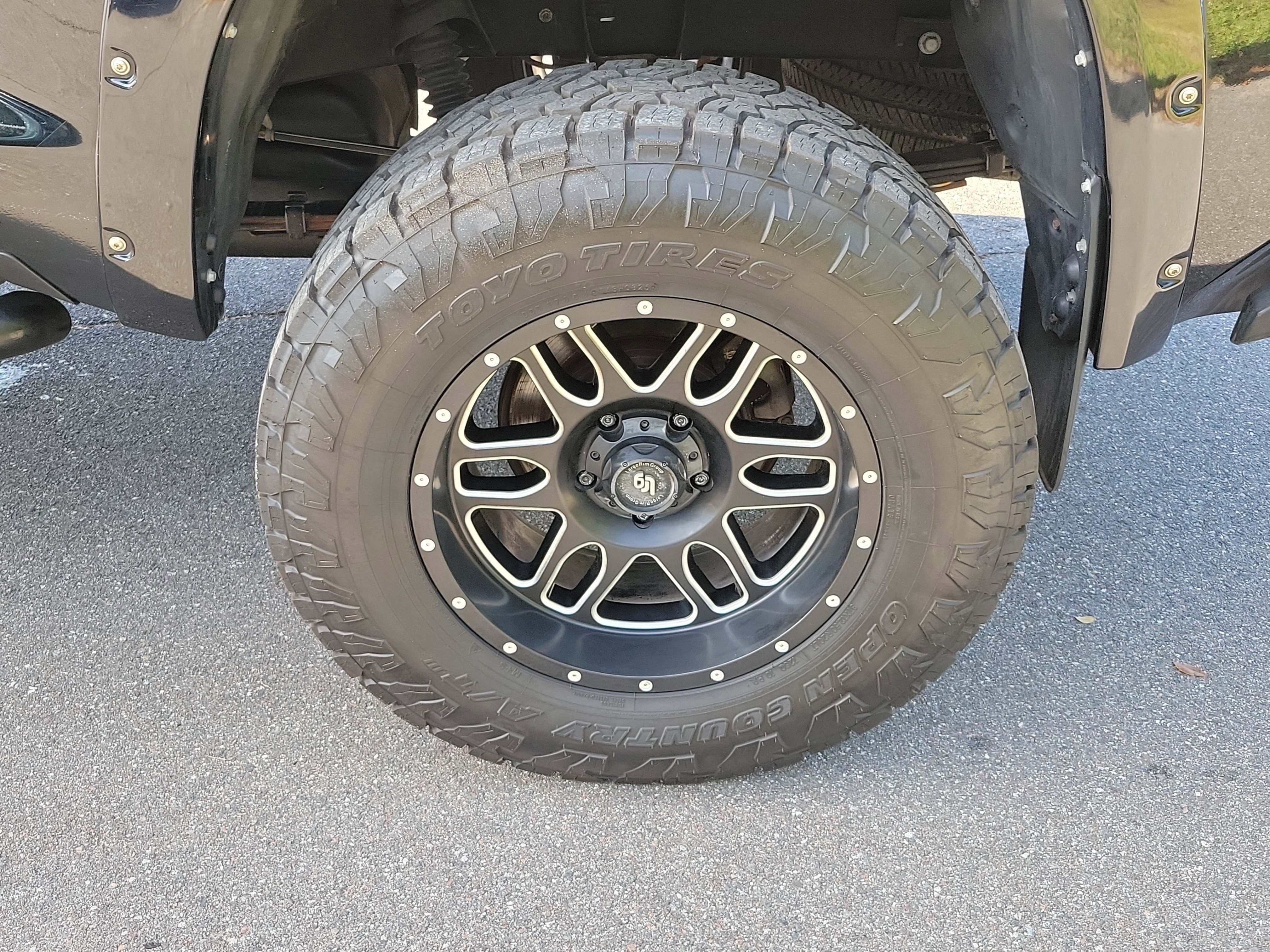 Used 2018 Toyota Tundra SR5 w/ SR5 Upgrade Package image 36