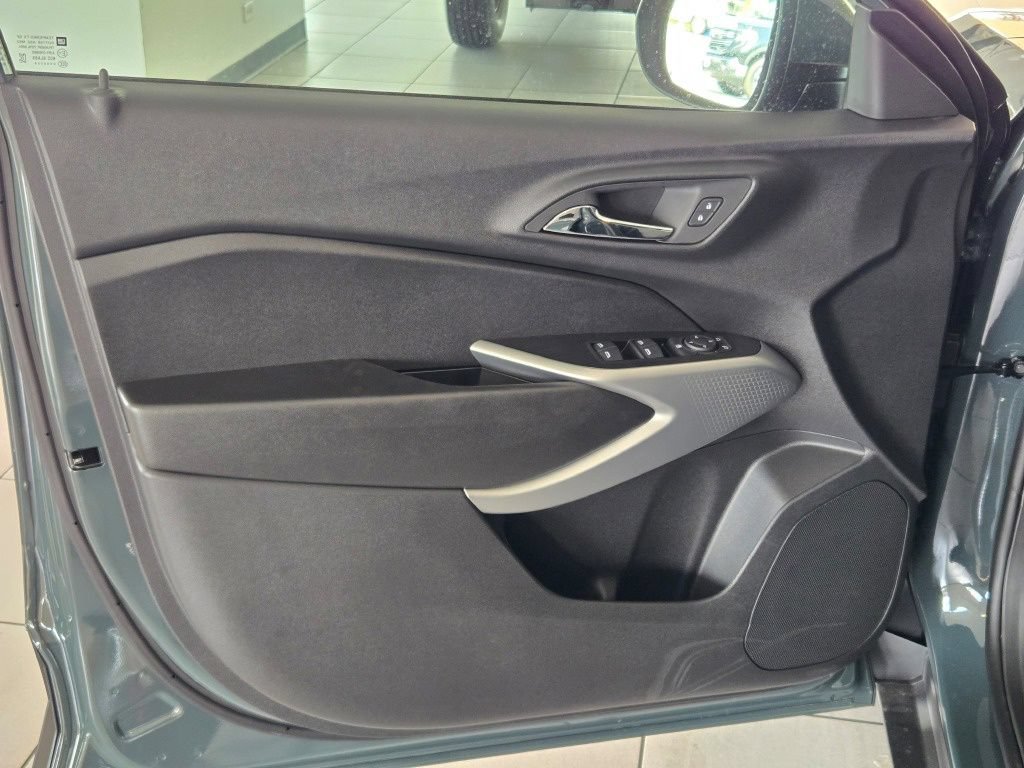 New 2026 Chevrolet Trax LS w/ LS Convenience Package FWD image 16