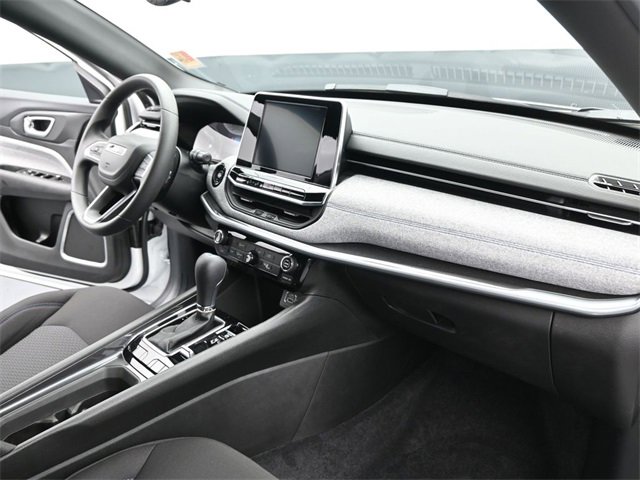 Used 2025 Jeep Compass Sport image 12