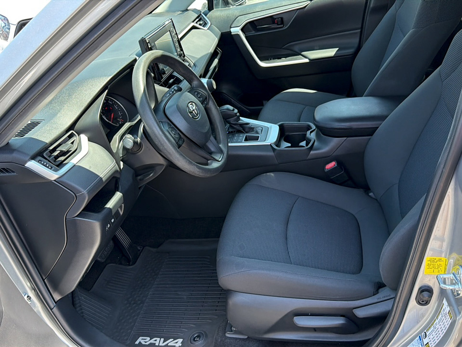 Used 2020 Toyota RAV4 LE AWD/4WD image 13