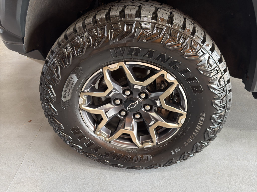 Used 2026 Chevrolet Colorado ZR2 w/ Technology Package AWD/4WD image 10