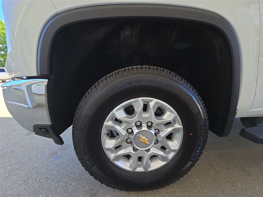 Used 2026 Chevrolet Silverado 3500 LTZ w/ LTZ Convenience Package AWD/4WD image 32