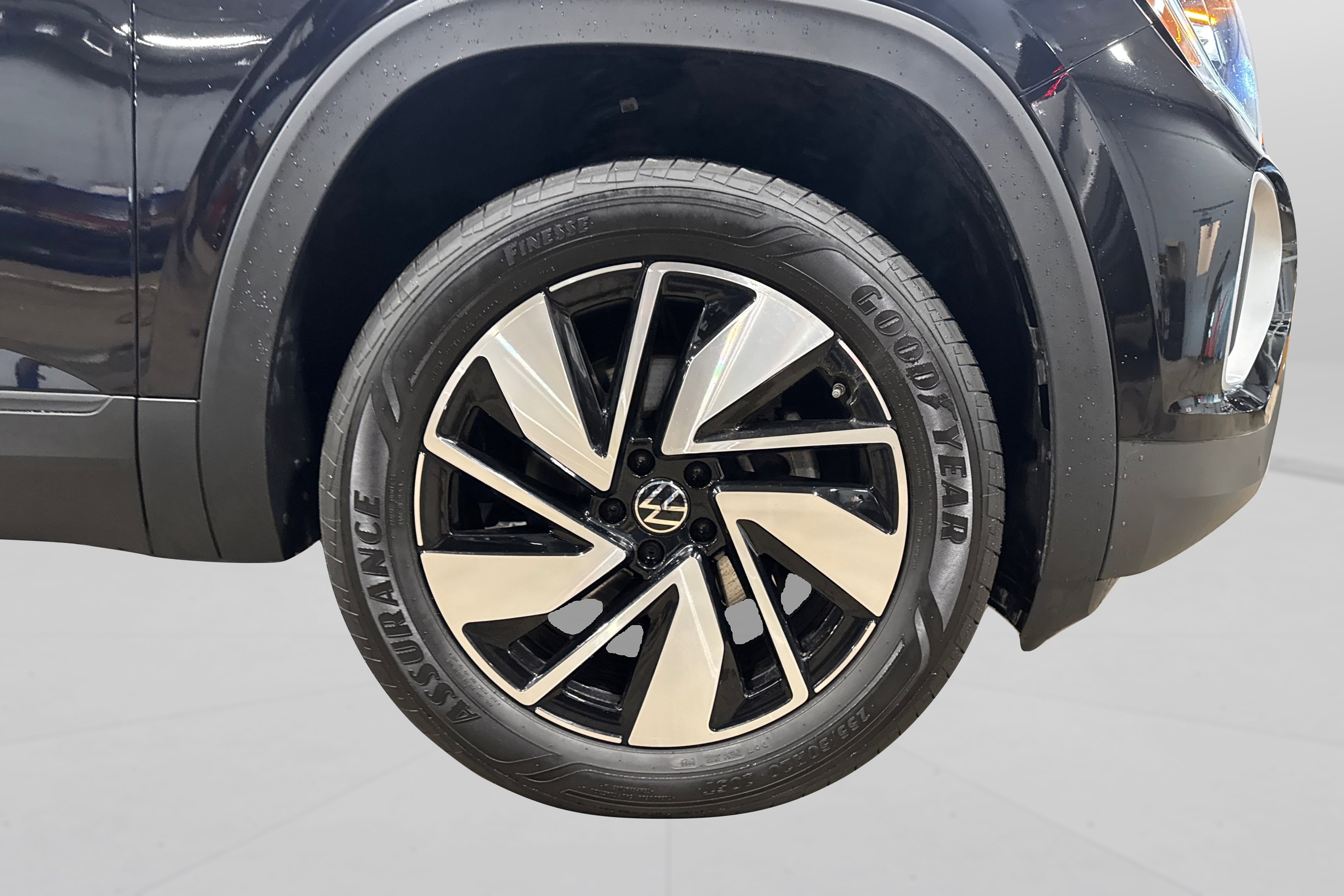 Used 2025 Volkswagen Atlas SE image 54