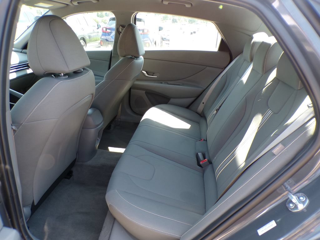 Used 2025 Hyundai Elantra Sport FWD image 16