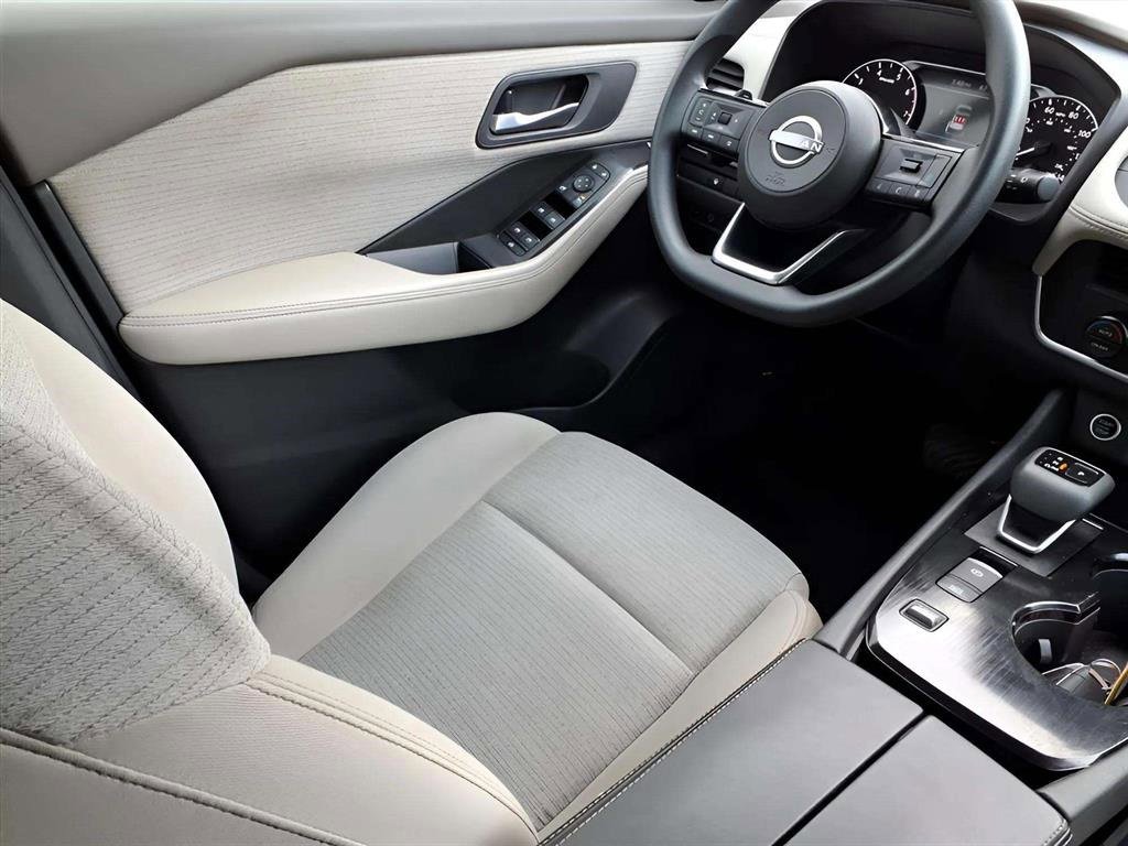 Used 2023 Nissan Rogue SV image 9